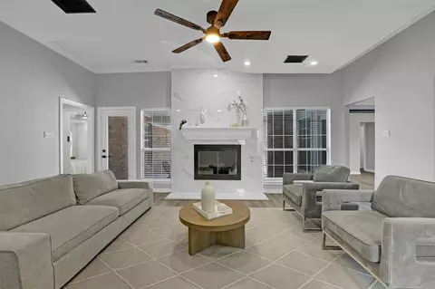 628 Heather Knoll Dr, Desoto, TX 75115