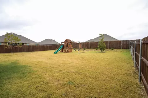 Exterior - 809 Deleon Dr, Midlothian, TX 76065 photo 6 of 7