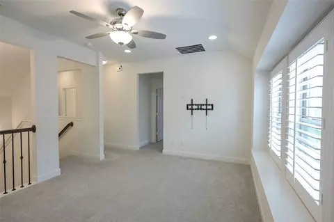 Living - 809 Deleon Dr, Midlothian, TX 76065 photo 5 of 6
