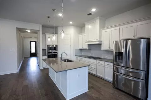 Kitchen - 809 Deleon Dr, Midlothian, TX 76065 photo 2 of 2