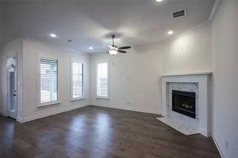 Living - 809 Deleon Dr, Midlothian, TX 76065 photo 2 of 6