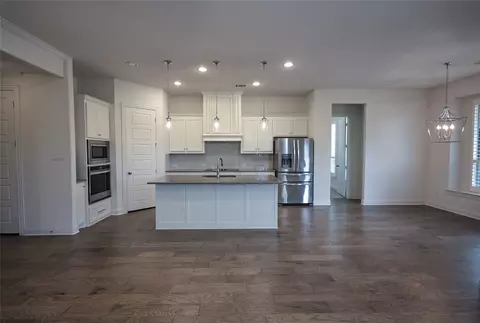 Living - 809 Deleon Dr, Midlothian, TX 76065 photo 4 of 6