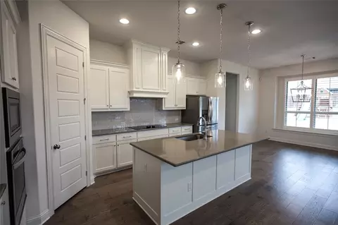Kitchen - 809 Deleon Dr, Midlothian, TX 76065 photo 1 of 2