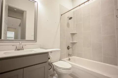 Bath - 809 Deleon Dr, Midlothian, TX 76065 photo 1 of 2