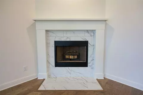 Living - 809 Deleon Dr, Midlothian, TX 76065 photo 6 of 6