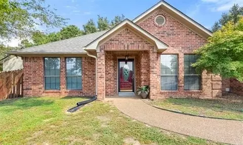 319 Hideaway Ln E, Hideaway, TX 75771