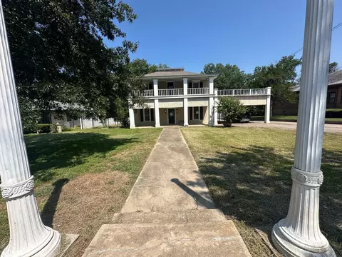 928 S Lindsay St, Gainesville, TX 76240