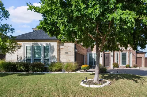 703 Sierra Ave, Mansfield, TX 76063