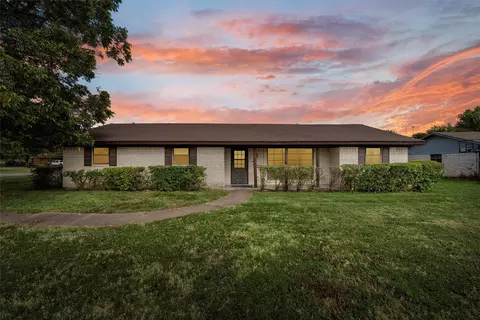 300 Ivy Ln, Hewitt, TX 76643