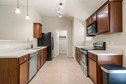 10605 Granada Dr, Waco, TX 76708 photo 8