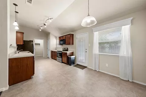 10605 Granada Dr, Waco, TX 76708 photo 7