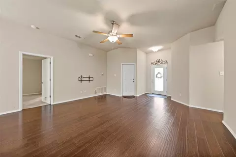 10605 Granada Dr, Waco, TX 76708 photo 3