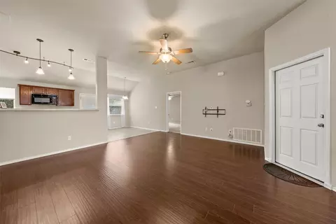 10605 Granada Dr, Waco, TX 76708 photo 5
