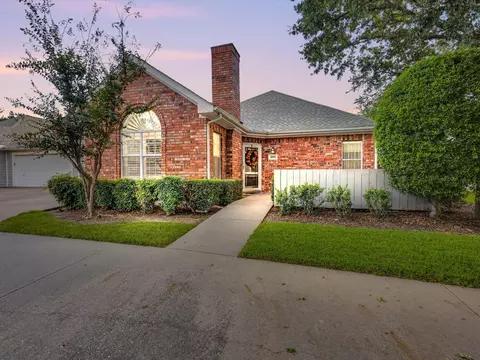 5251 Welden Ct, Fort Worth, TX 76132