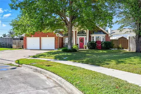 113 Commonwealth Cir, Grand Prairie, TX 75052