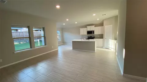 Living - 537 Marsh St, Cleburne, TX 76033 photo 1 of 2