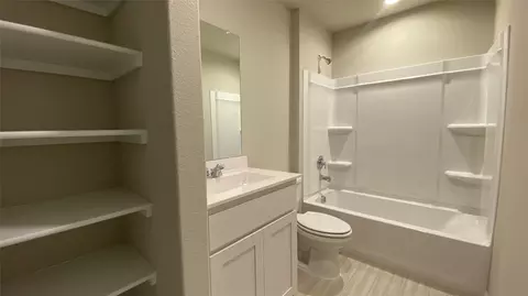 Bath - 537 Marsh St, Cleburne, TX 76033 photo 2 of 2