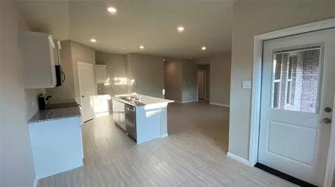Entry Way - 537 Marsh St, Cleburne, TX 76033 photo 2 of 2
