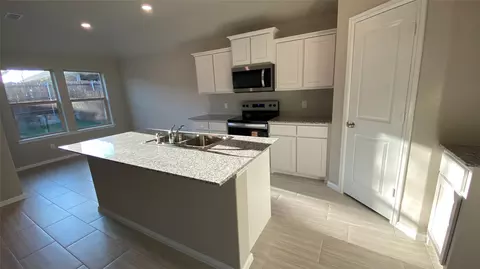 Kitchen - 537 Marsh St, Cleburne, TX 76033 photo 1 of 2