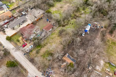 907 Carbona Dr, Dallas, TX 75217