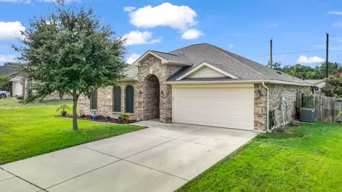 633 Tracy Dr, Azle, TX 76020