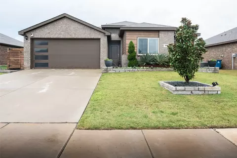 302 Wagon Wheel Dr, Royse City, TX 75189