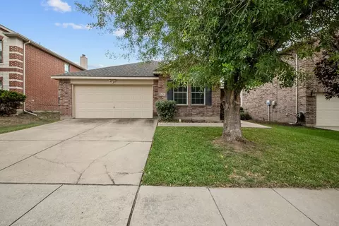 9216 White Swan Pl, Fort Worth, TX 76177