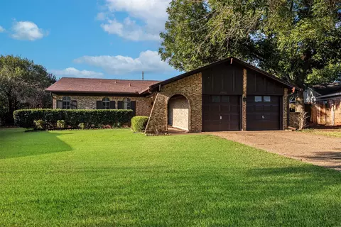 2003 Pebblecreek Dr, Cleburne, TX 76033