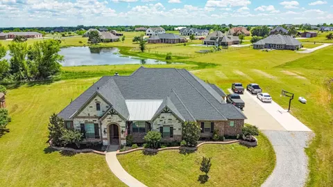 44 Mirror Lakes Ct, Gunter, TX 75058