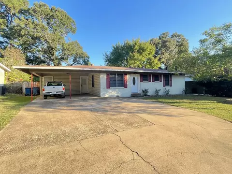 605 Valle Vista Dr, Athens, TX 75751
