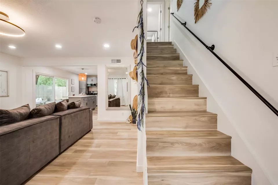 Entry Way - 1201 Woodbrook St, Arlington, TX 76011 photo 1 of 1
