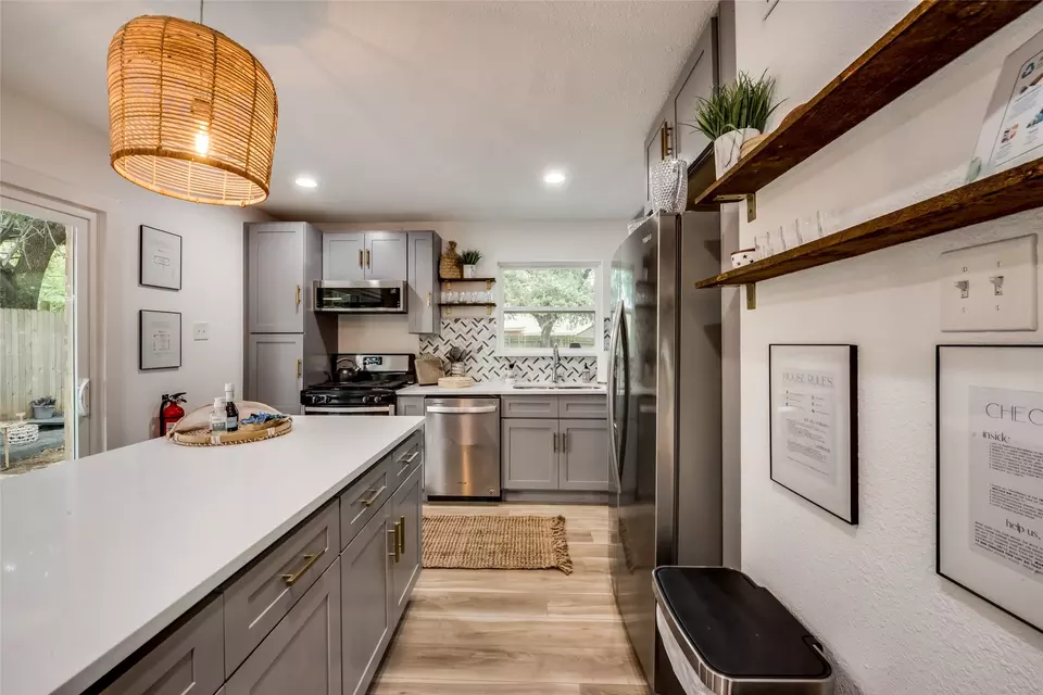 Kitchen - 1201 Woodbrook St, Arlington, TX 76011 photo 3 of 5