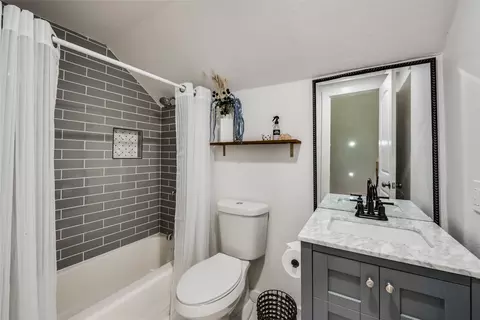 Bath - 1201 Woodbrook St, Arlington, TX 76011 photo 1 of 2