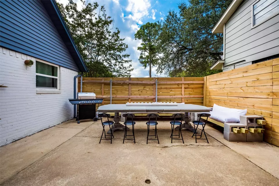Exterior - 1201 Woodbrook St, Arlington, TX 76011 photo 3 of 7