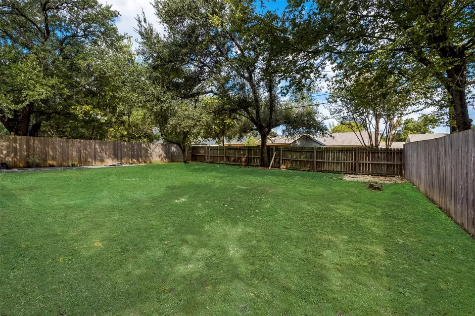 Exterior - 1201 Woodbrook St, Arlington, TX 76011 photo 5 of 7
