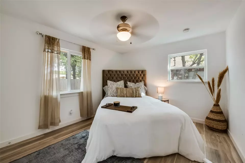 Bedroom - 1201 Woodbrook St, Arlington, TX 76011 photo 4 of 6