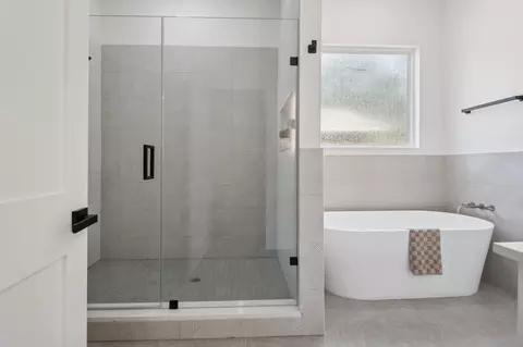 Bath - 1810 Kynette Dr, Euless, TX 76040 photo 1 of 5