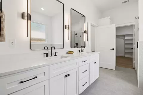 Bath - 1810 Kynette Dr, Euless, TX 76040 photo 3 of 5
