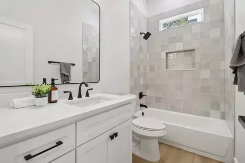 Bath - 1810 Kynette Dr, Euless, TX 76040 photo 4 of 5