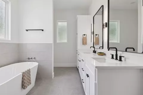 Bath - 1810 Kynette Dr, Euless, TX 76040 photo 2 of 5