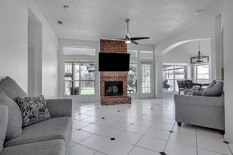 6006 Team Ct, Arlington, TX 76018