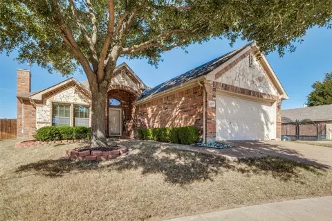 2600 Britany Cir, Bedford, TX 76022