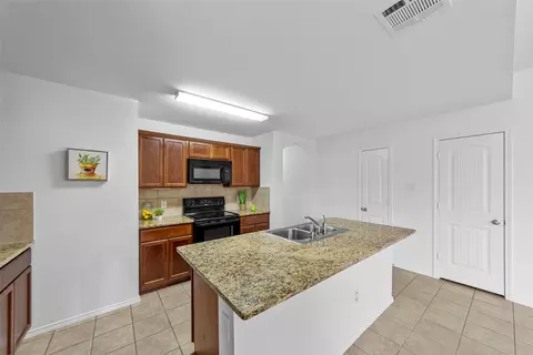 Kitchen - 2411 Fall Ct, Anna, TX 75409 photo 3 of 4