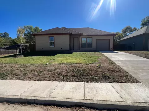 501 S 5th St, Bonham, TX 75418