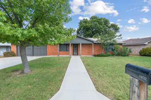 1402 Simms Ave, Cisco, TX 76437
