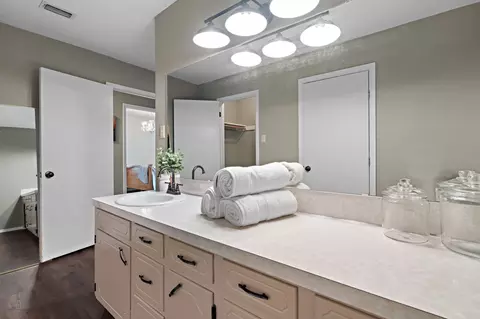 Bath - 1402 Simms Ave, Cisco, TX 76437 photo 3 of 4