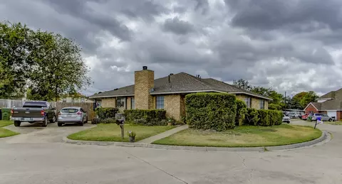 204 Lanham Ct, White Settlement, TX 76108