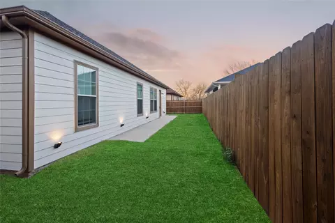 Exterior - 503 S 5th St, Bonham, TX 75418 photo 3 of 3