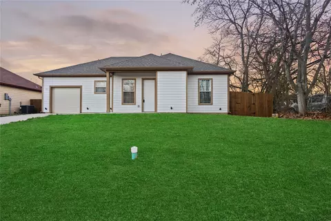 503 S 5th St, Bonham, TX 75418