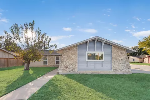 6300 Suellen Ln, Forest Hill, TX 76119